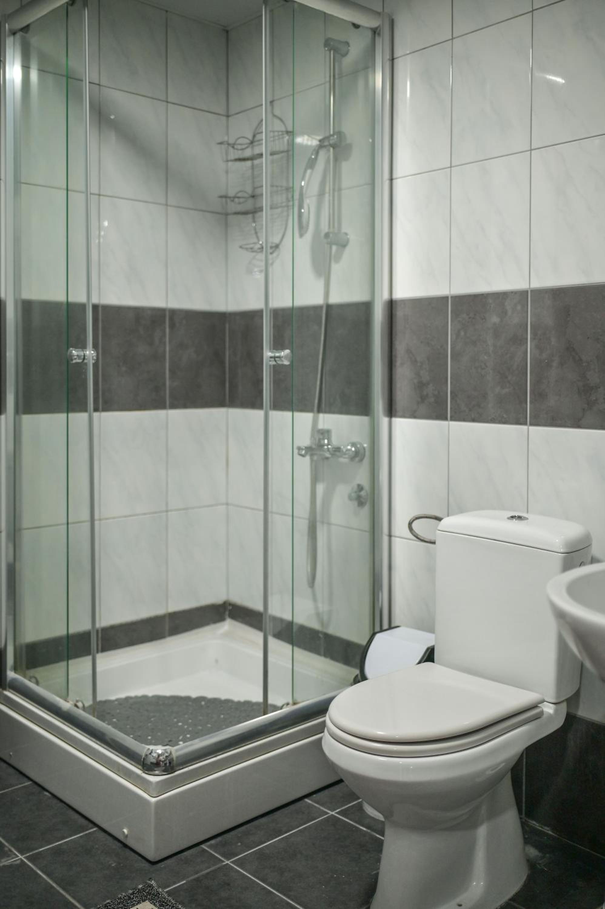 Elena Apartments - City Center Oasis Modern Elegance in Skopje