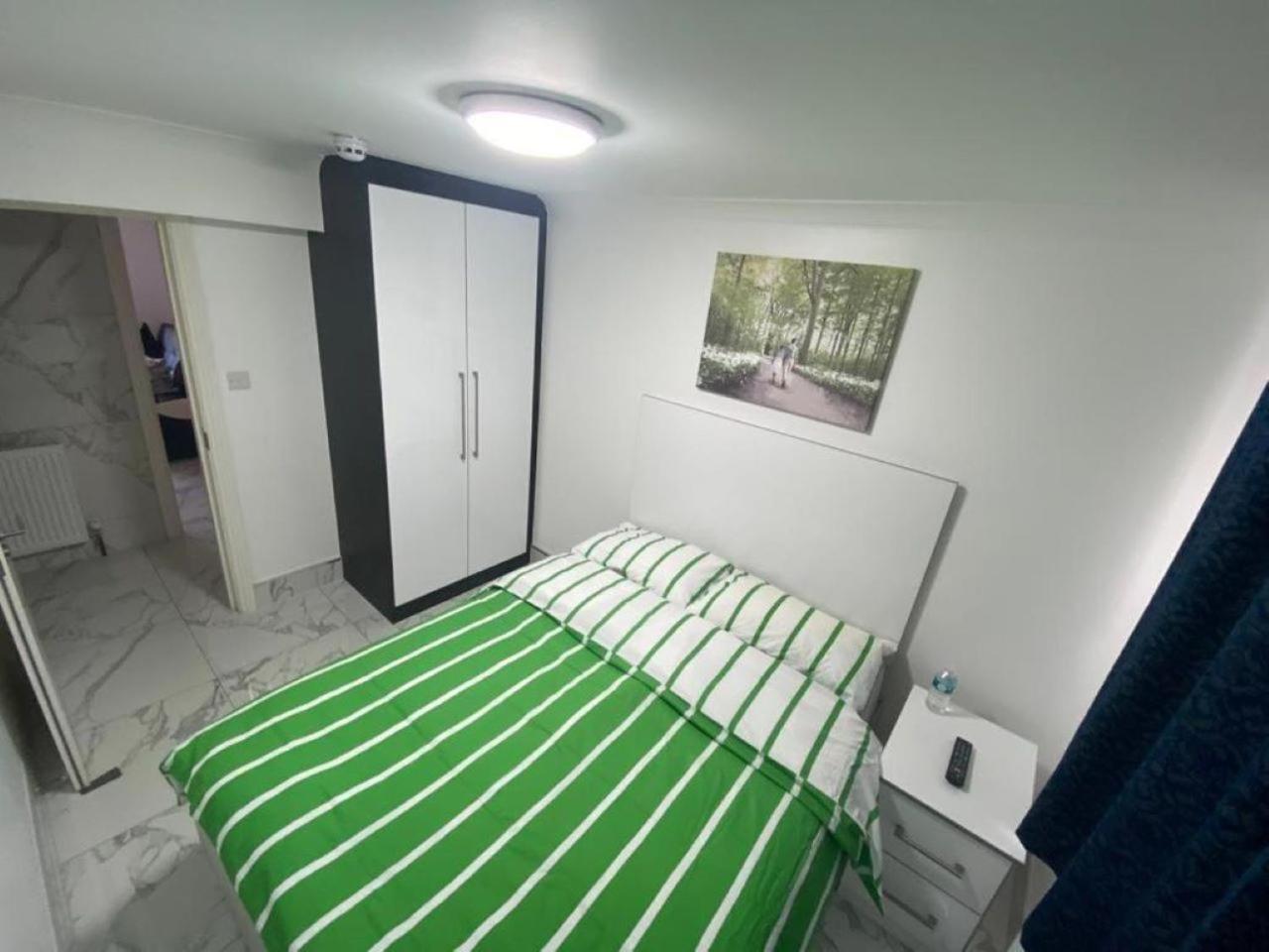 THE ROYAL BOUTIQUE PICCADILLY LODGE by LONDON SLEEP 6 view 2