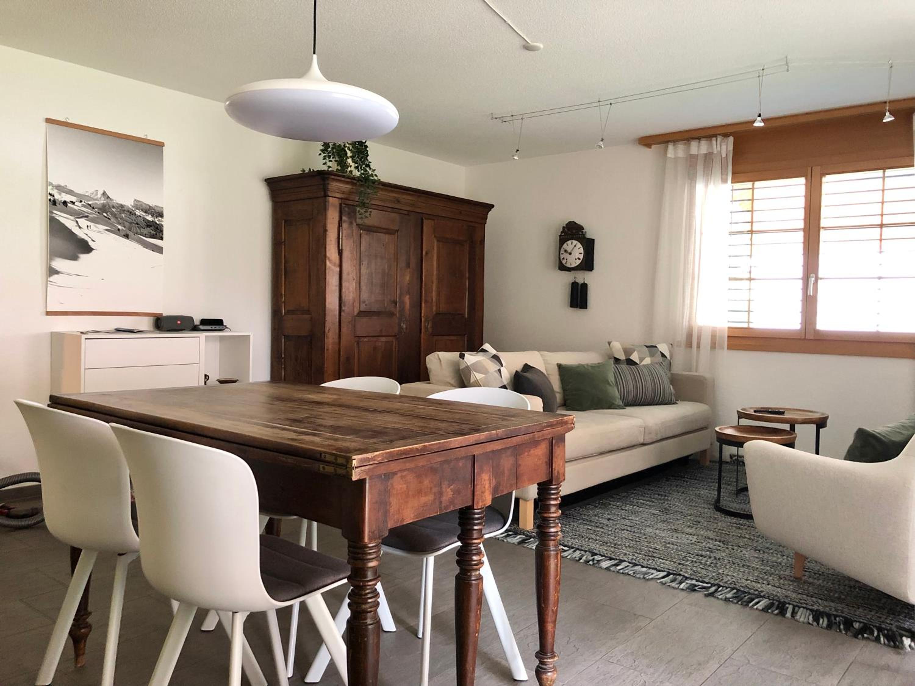 Modern Condo Comfy Queen bed Fast WiFi