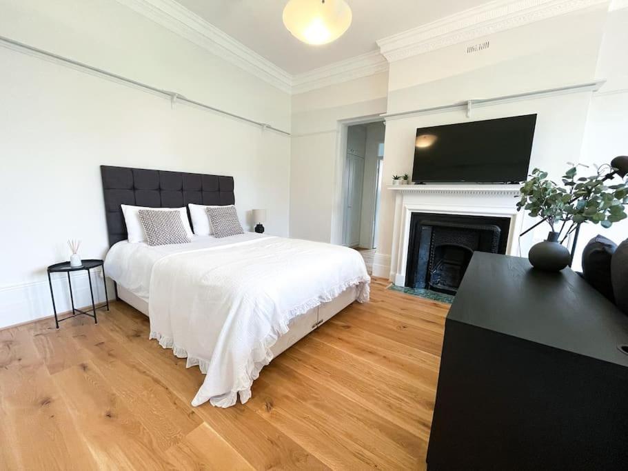 Centrally located studio flat sleeps 4 view 3