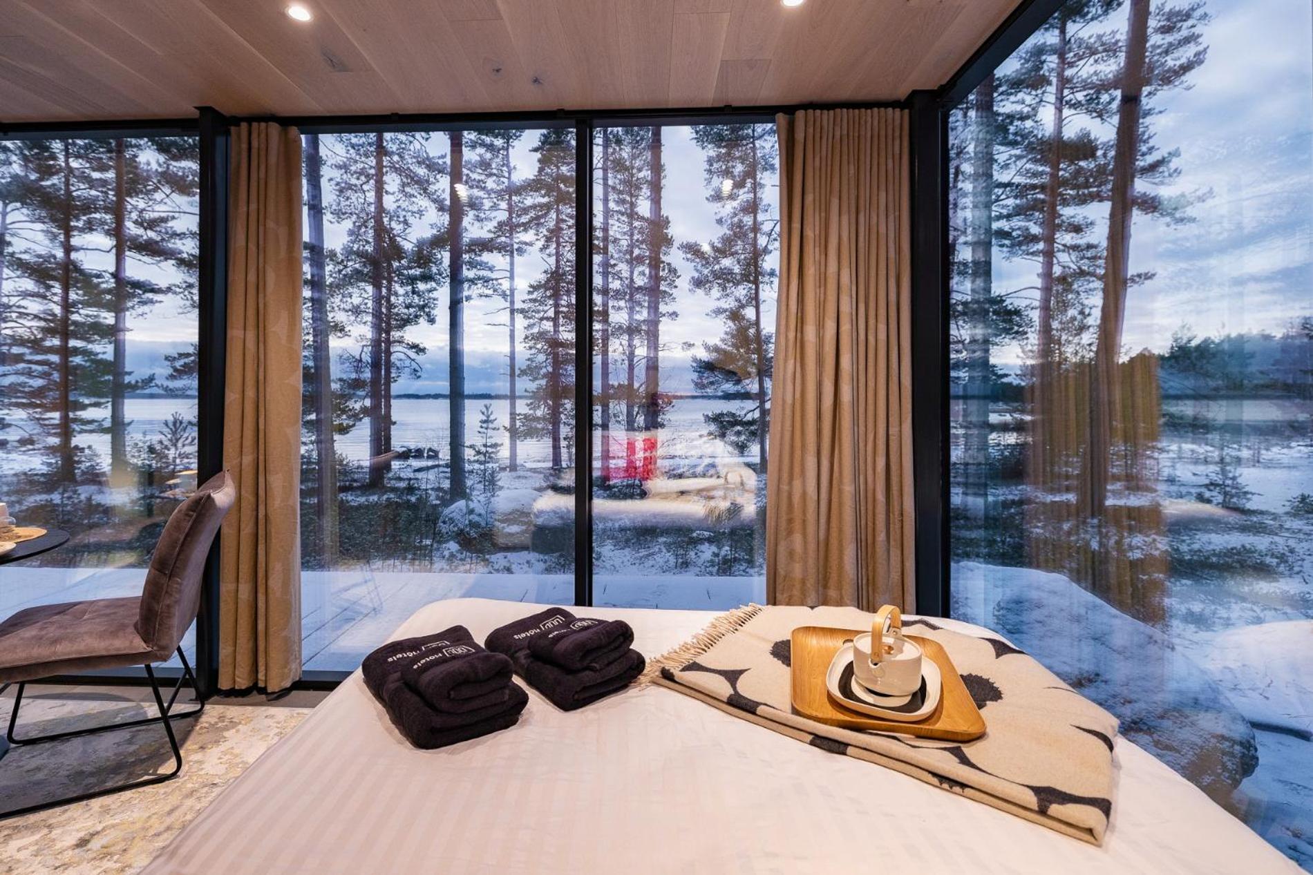 ÖÖD Mirror Houses at Versso