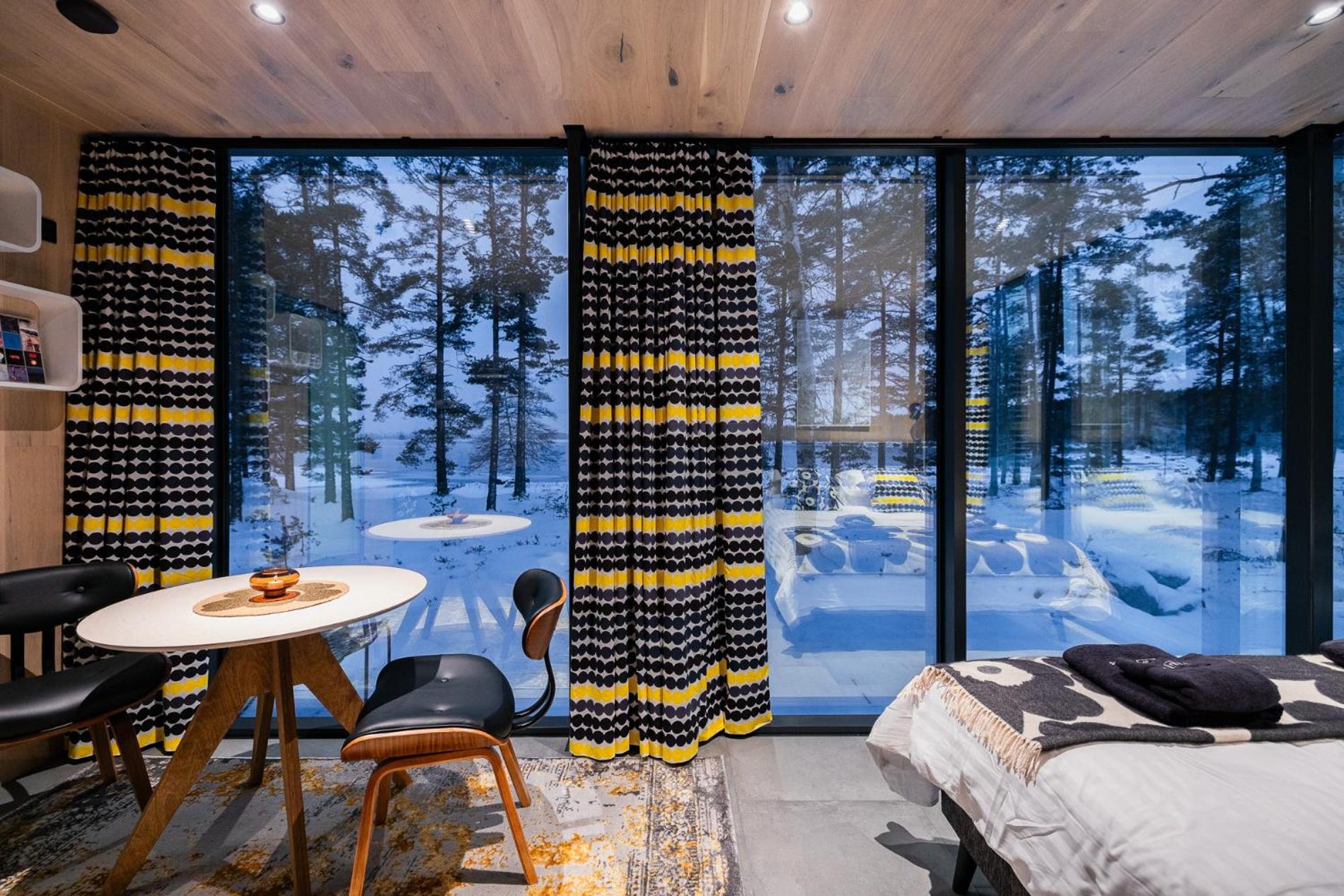 ÖÖD Mirror Houses at Versso