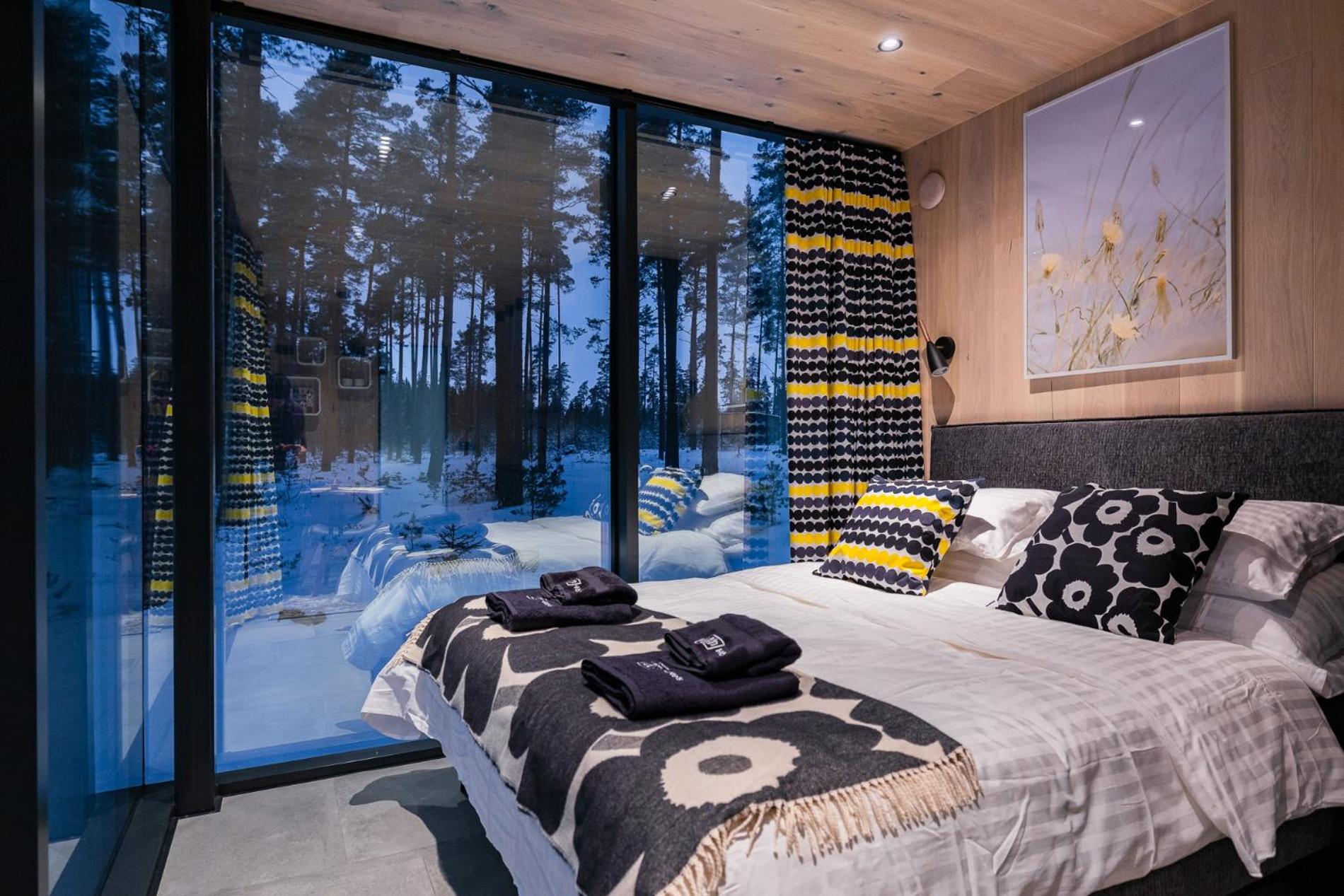 ÖÖD Mirror Houses at Versso
