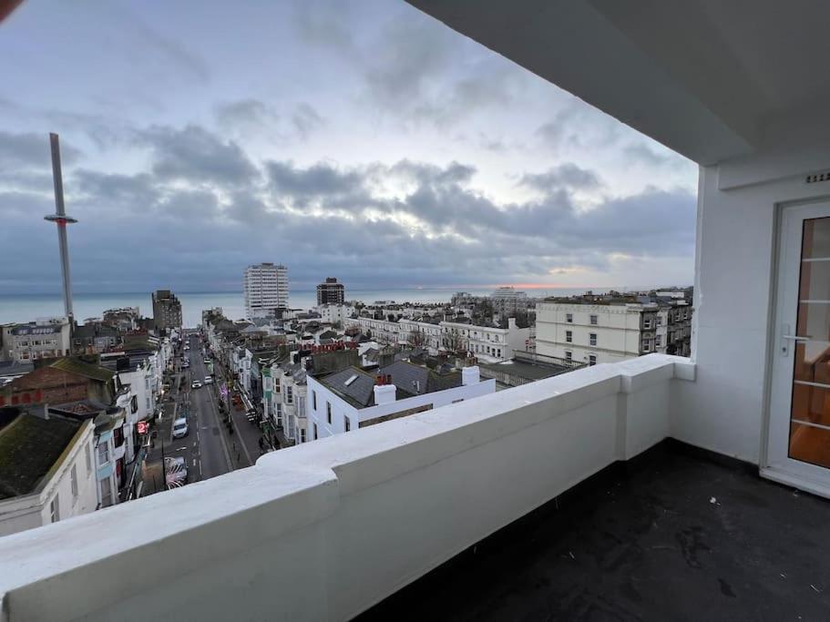 2 bed - modern, v central - sea views, lge balcony, fifth floor, lift