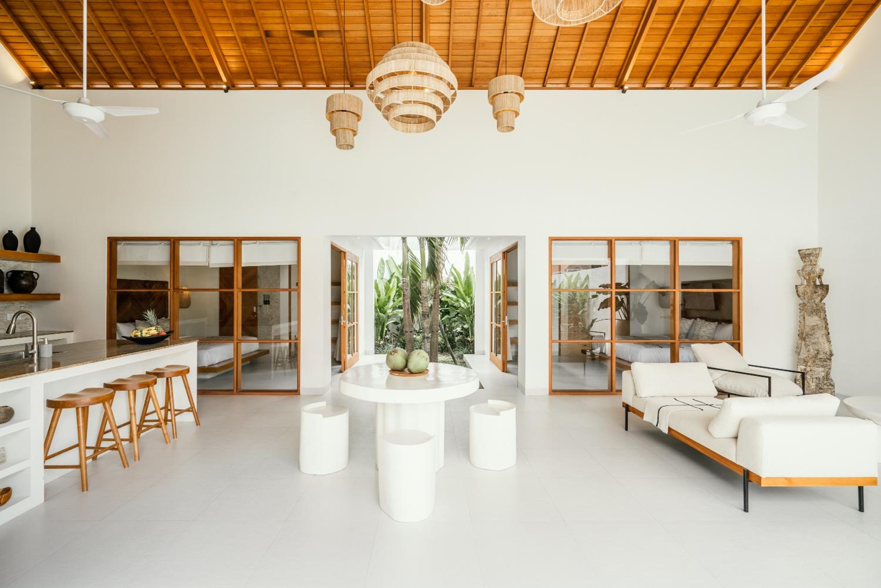 Luxe Villa with Pool & Breakfast Prime Location Canggu view 5