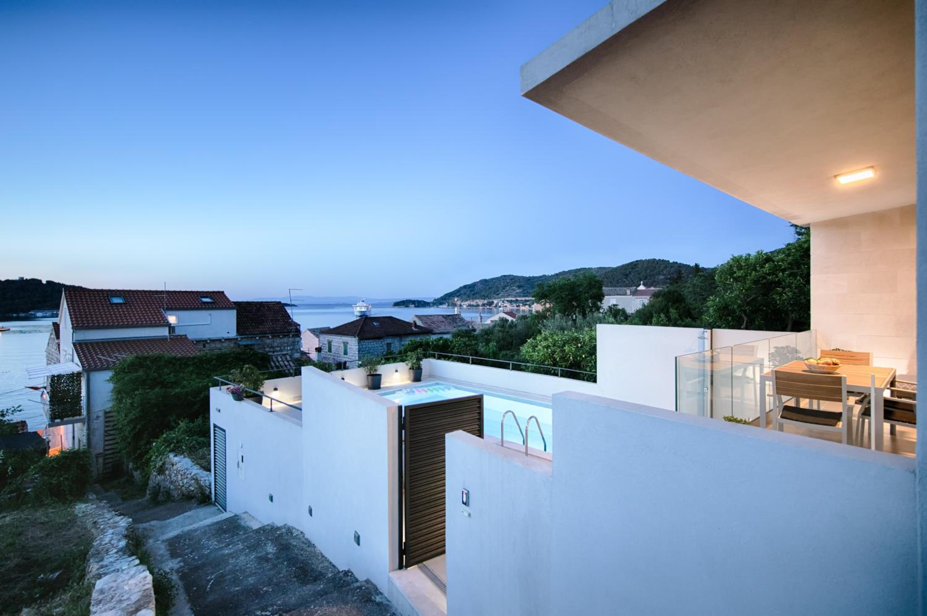 The Pool House Vis view 2