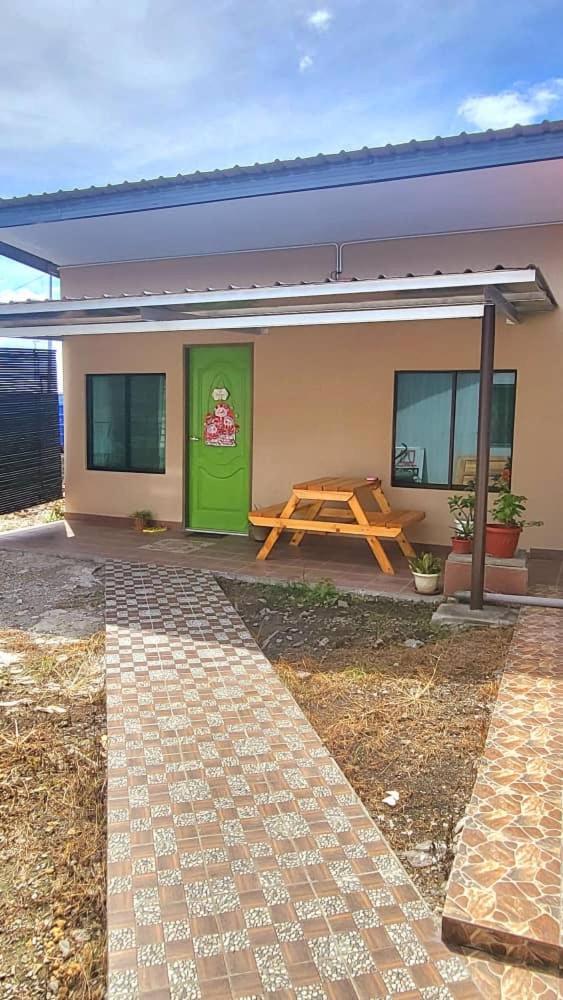 The Backyard Cottage 168 photo 1