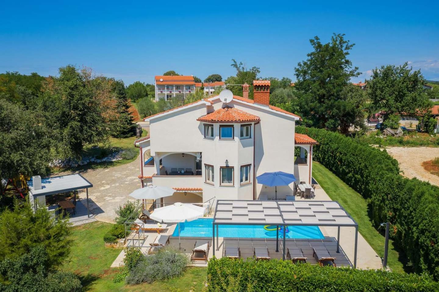 Hotel Villa Eufemia near Poreč with large garden and outdoor playground for kids - Image 1