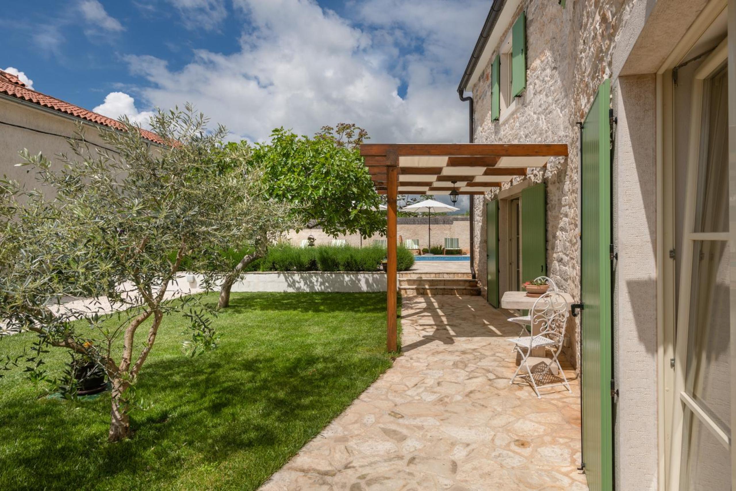 Villa Katja near Pula with whirlpool only 3 km from the beach view 5