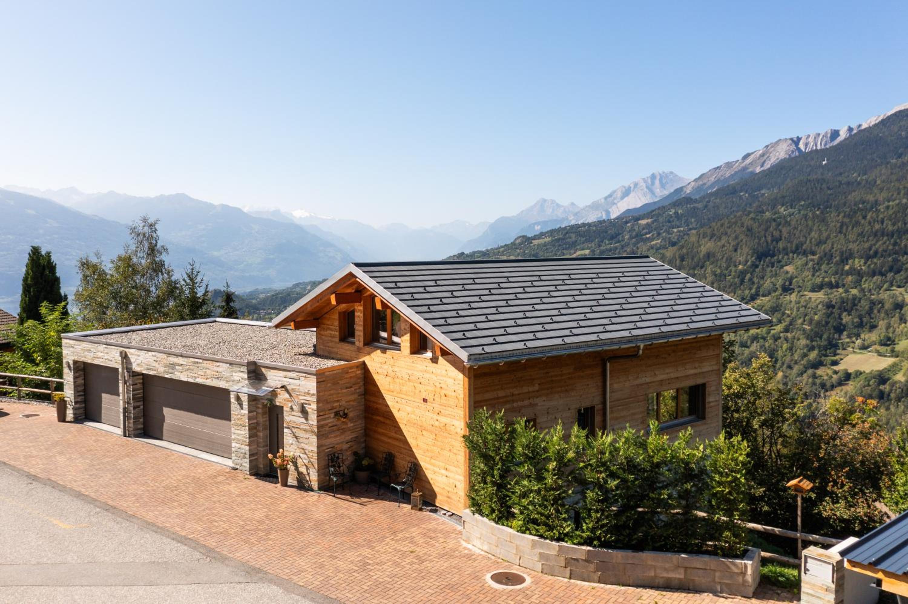 Résidence moderne avec jacuzzi