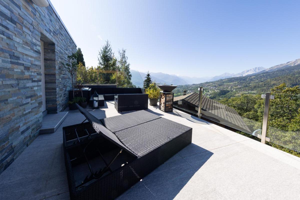 Résidence moderne avec jacuzzi