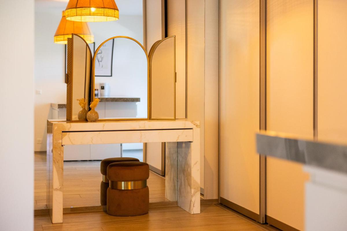 Résidence moderne avec jacuzzi