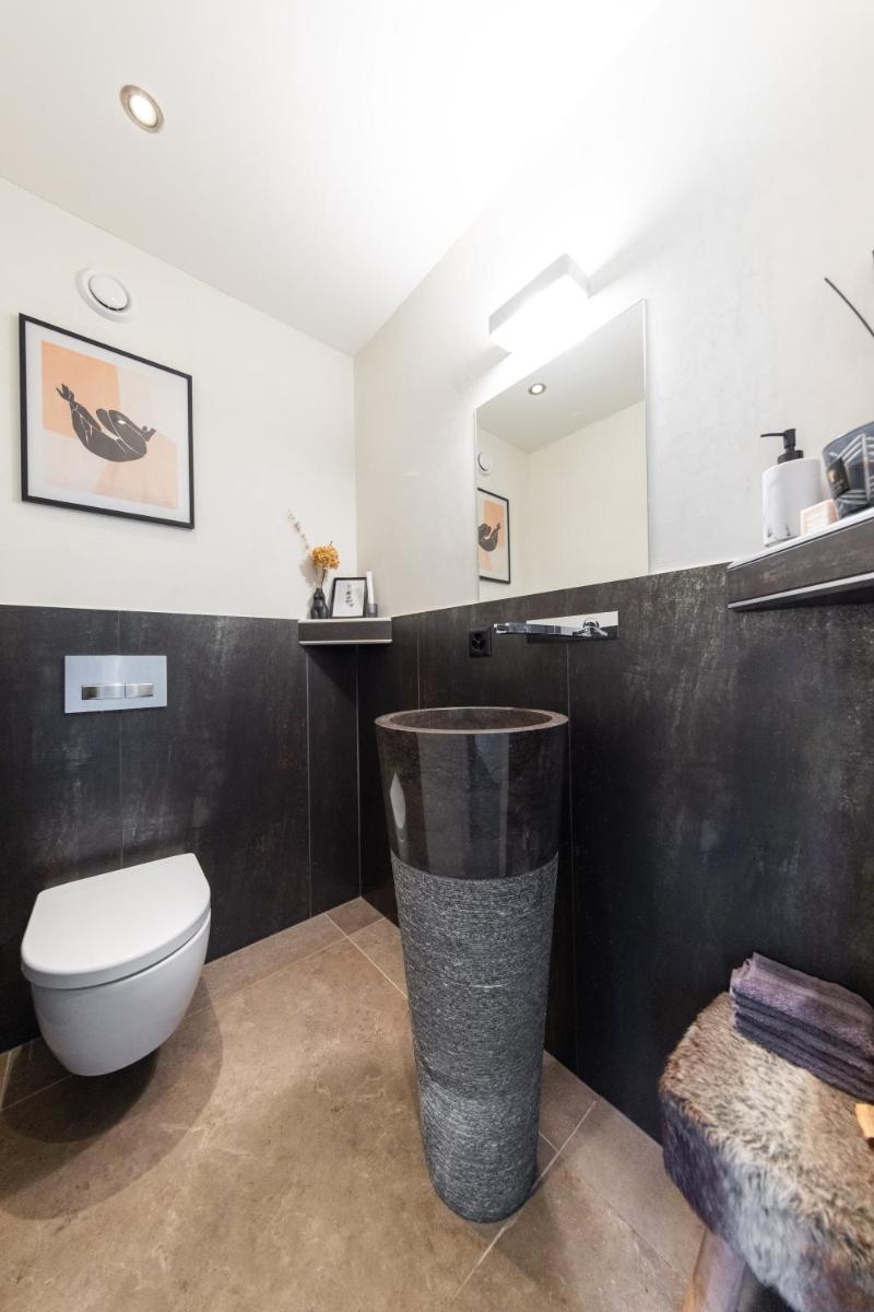 Résidence moderne avec jacuzzi