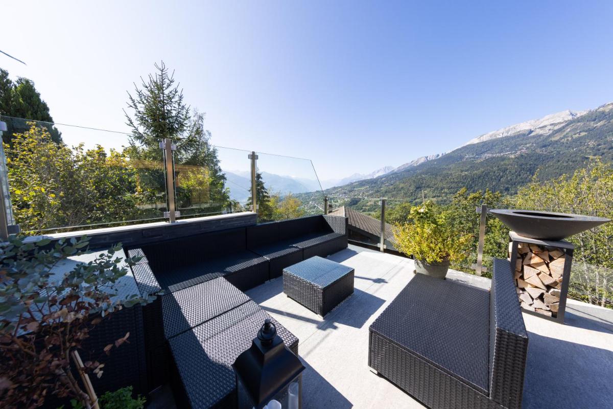 Résidence moderne avec jacuzzi