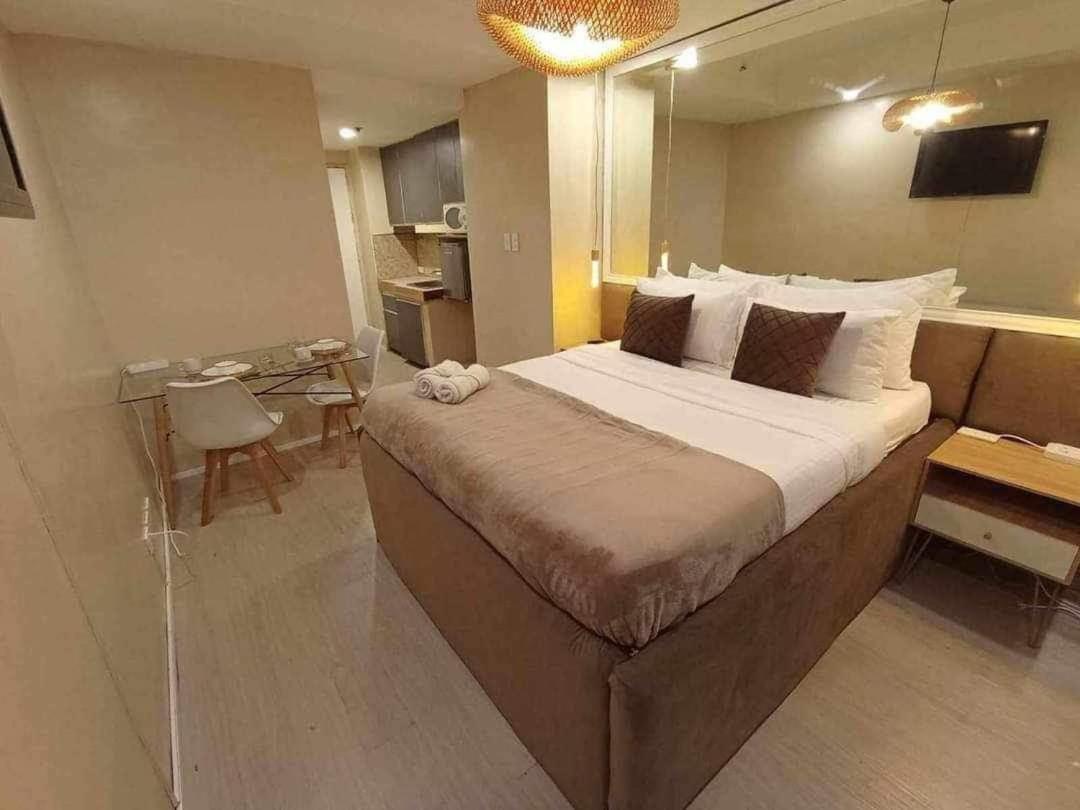 Citadel Inn A2 Makati Central Nightlife