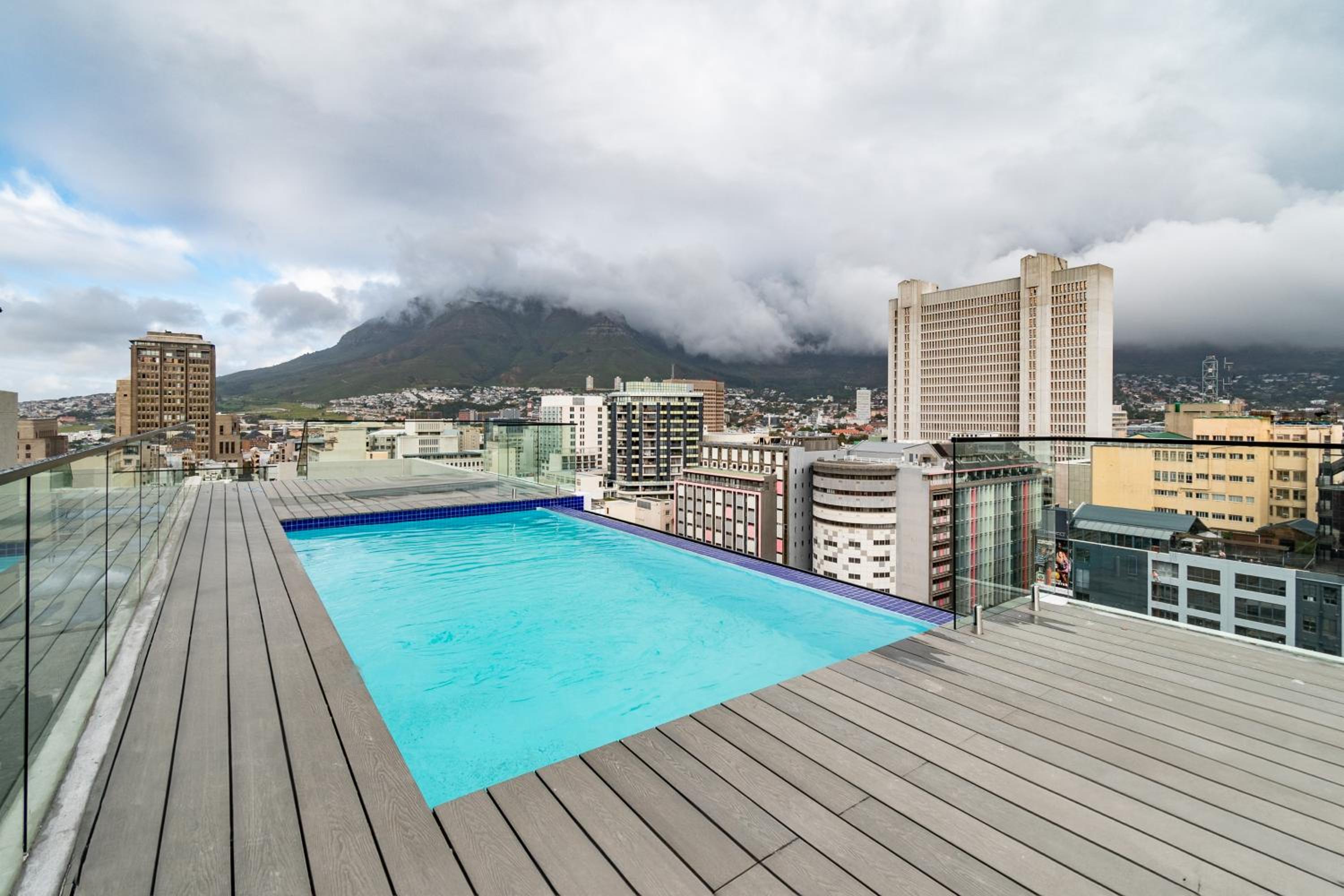 Brand New, Modern Studio Apartment in Loop Street view 2