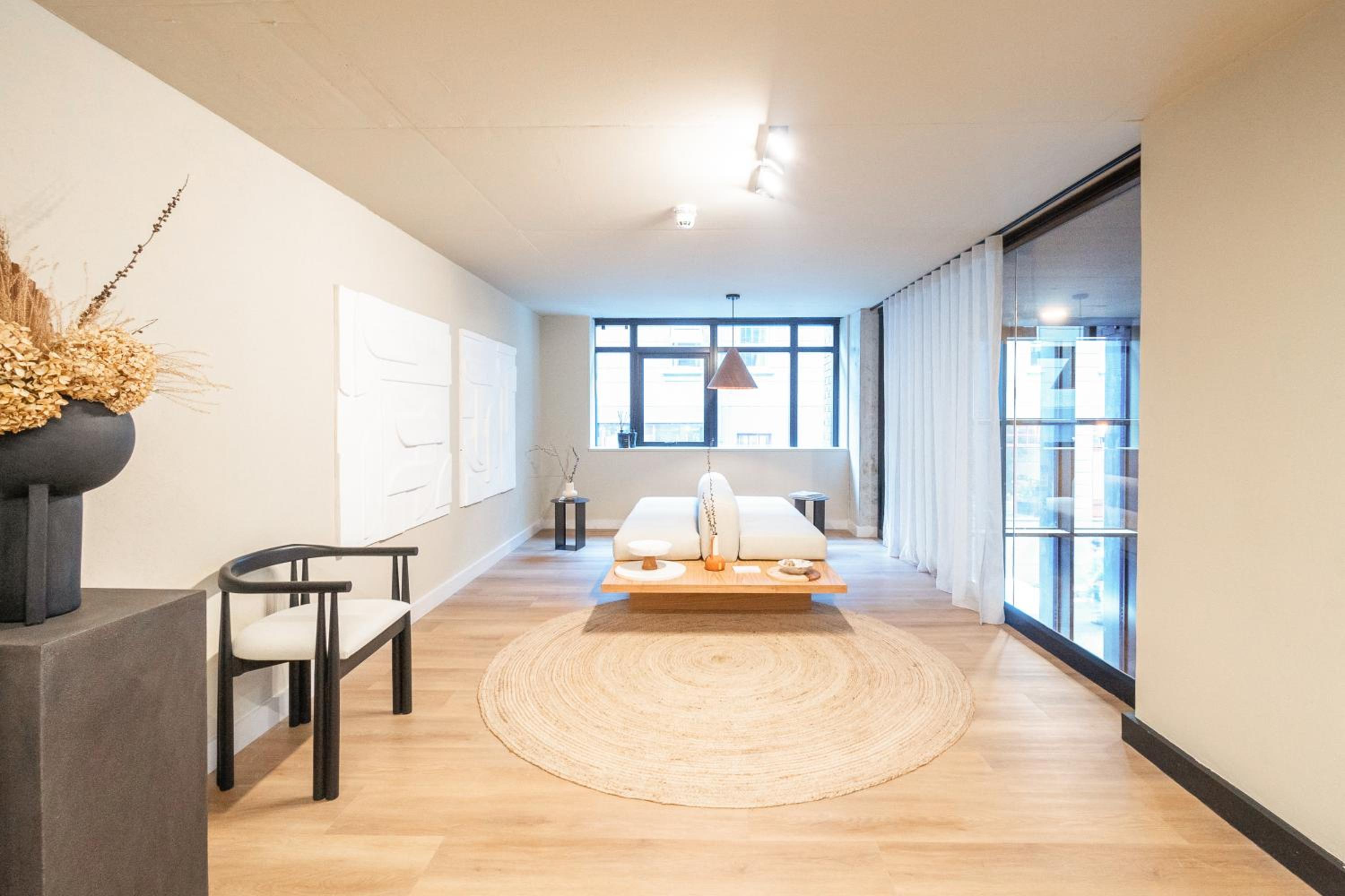 Brand New, Modern Studio Apartment in Loop Street view 5