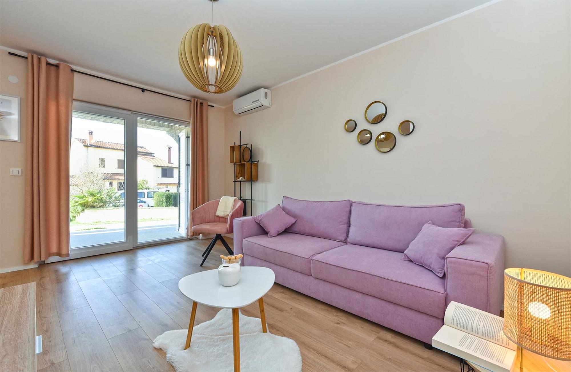 Apartment Luka 1481 view 2