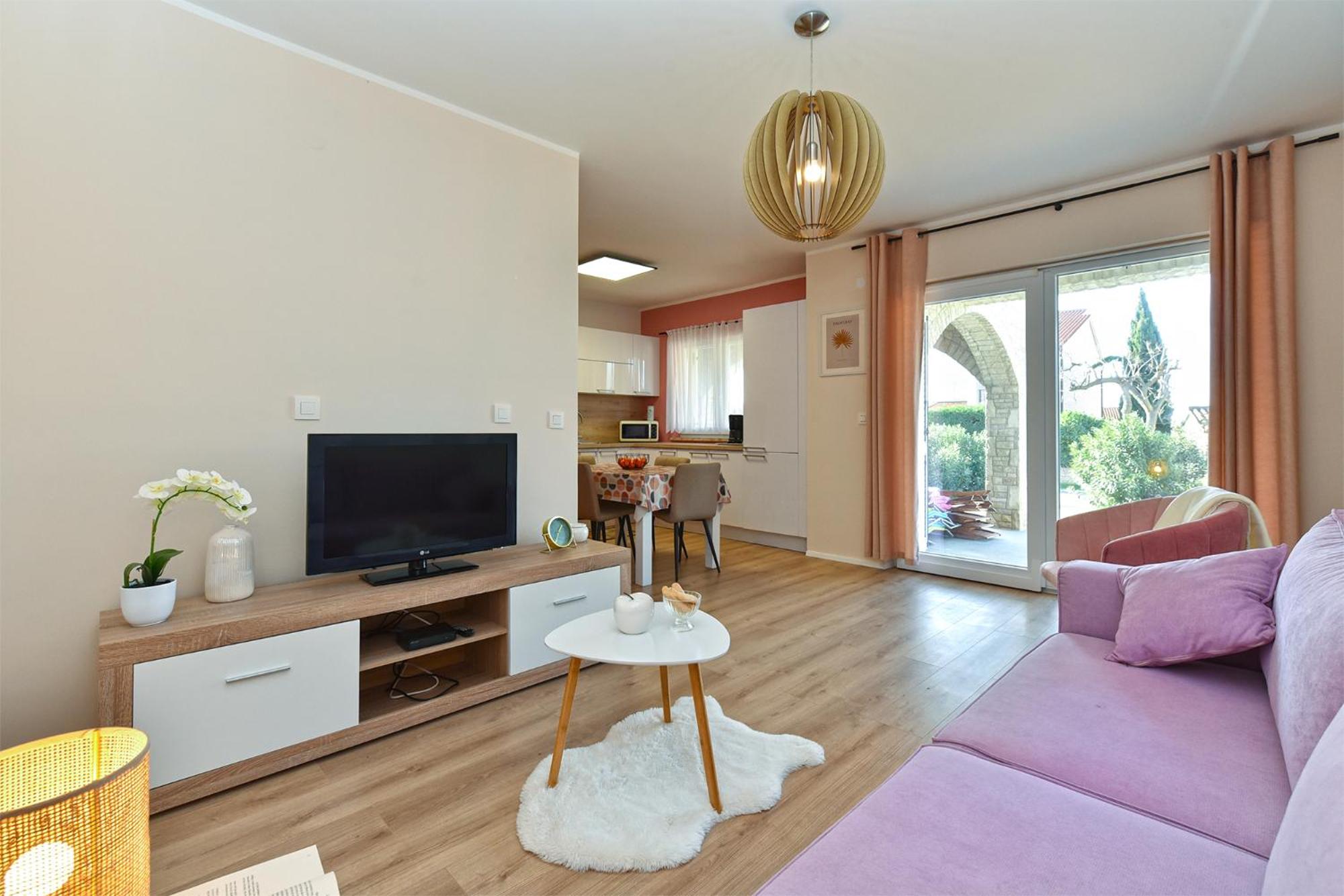 Apartment Luka 1481 view 3
