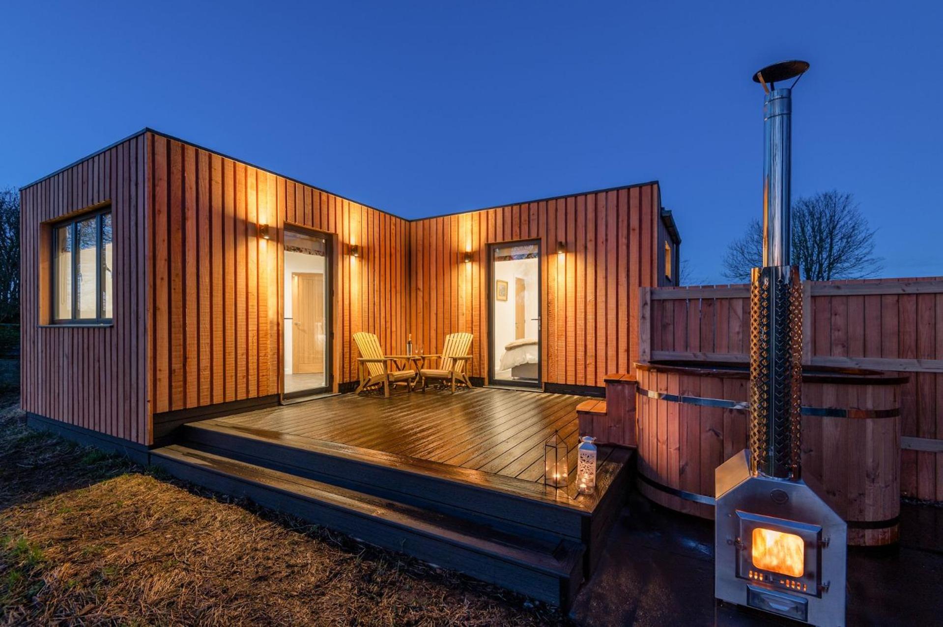 Crocus Penruddock, dog & eco friendly lodge with hot tub