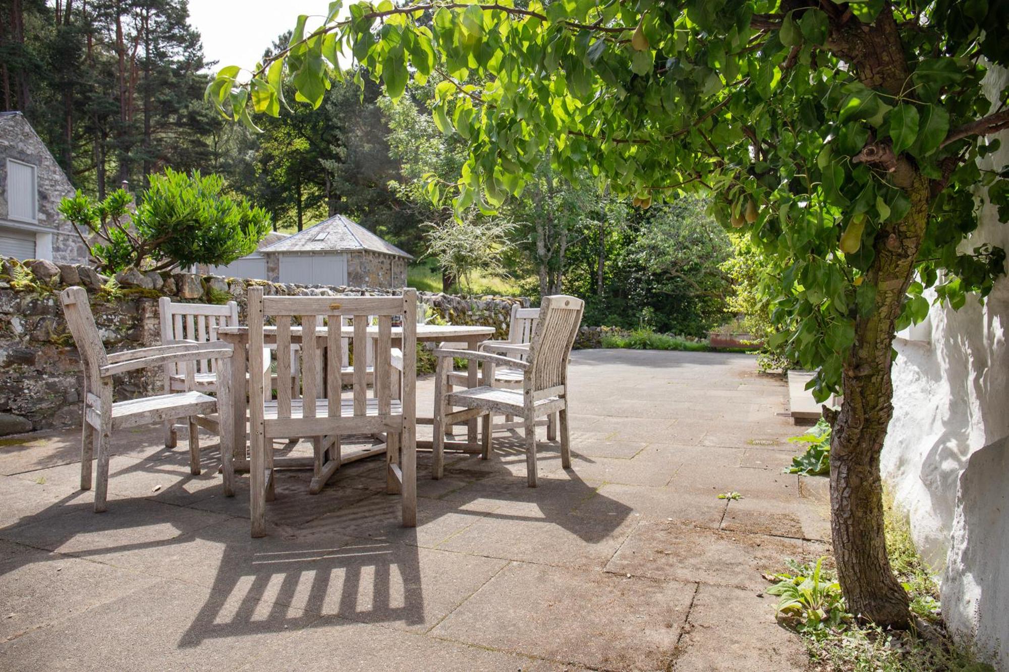 Traditional Highland lodge restored in the spirit of rural living, set in a wild landscape - NATURE ADVENTURE NURTURE