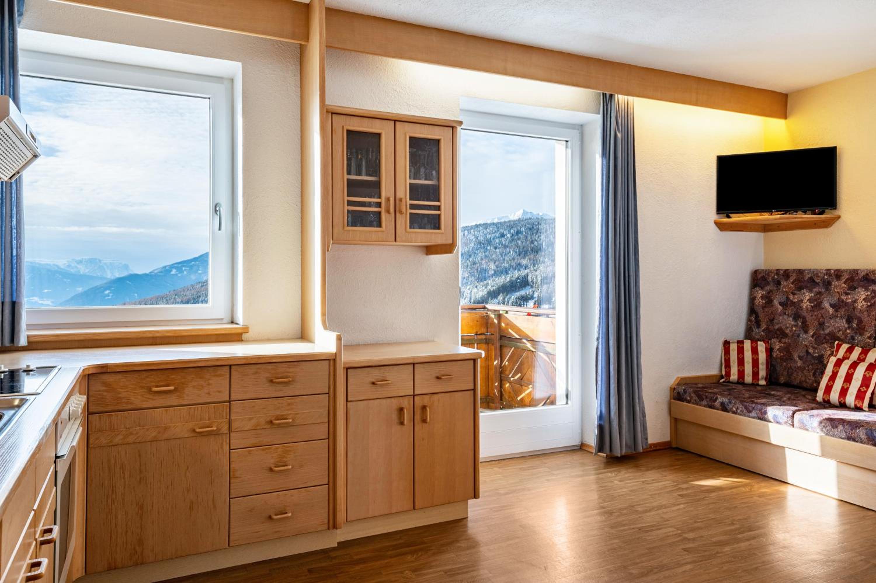 Apt Sellablick view 2