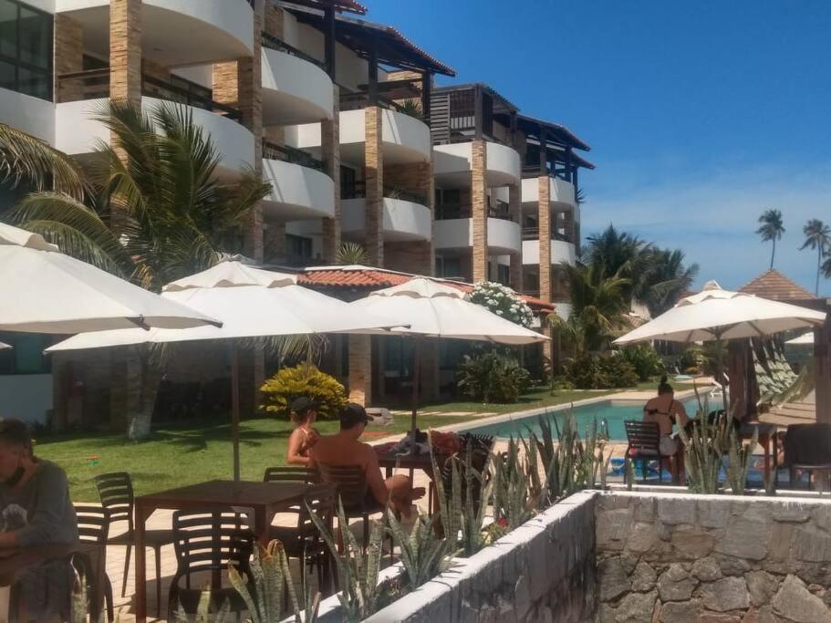 FLAT ENCANTADOR PÉ NA AREIA 2 SUÍTES- WATERFRONT