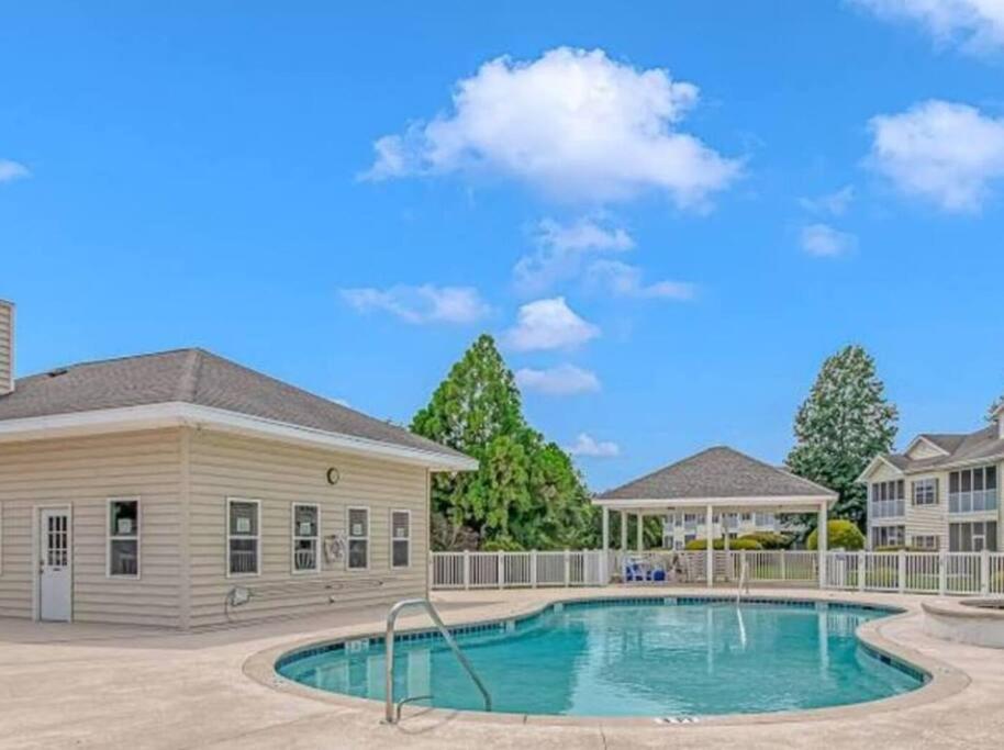 Tee Time-Golf Course Home with Pool Table, Ping Pong, and More! view 5