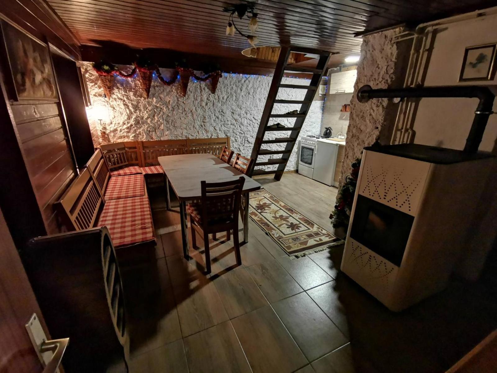 Winter House Vlasic