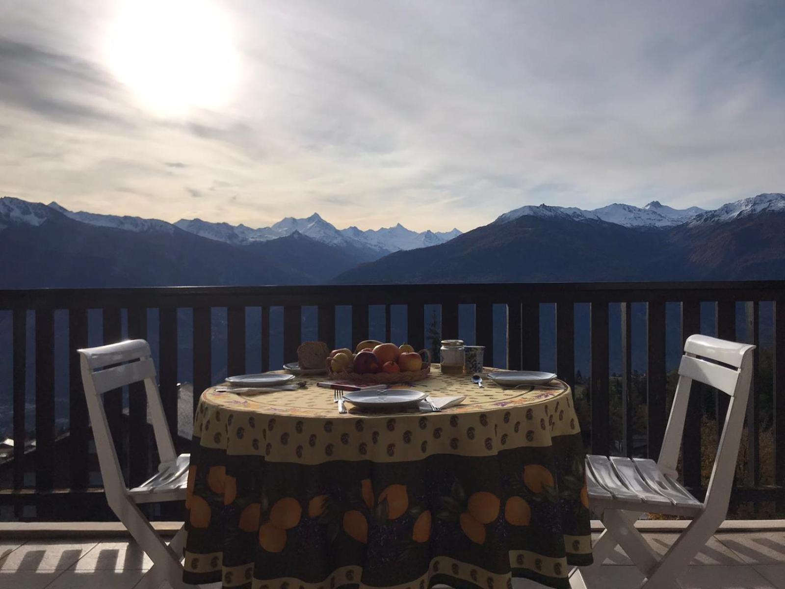 Crans Montana spacious 80m2 apartment with stunning view & bus stop outside