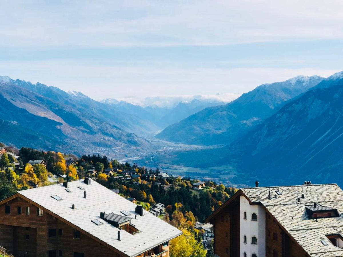 Crans Montana spacious 80m2 apartment with stunning view & bus stop outside