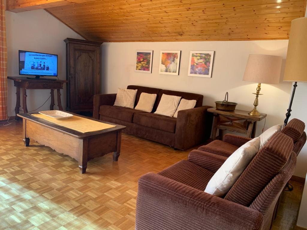 Crans Montana spacious 80m2 apartment with stunning view & bus stop outside