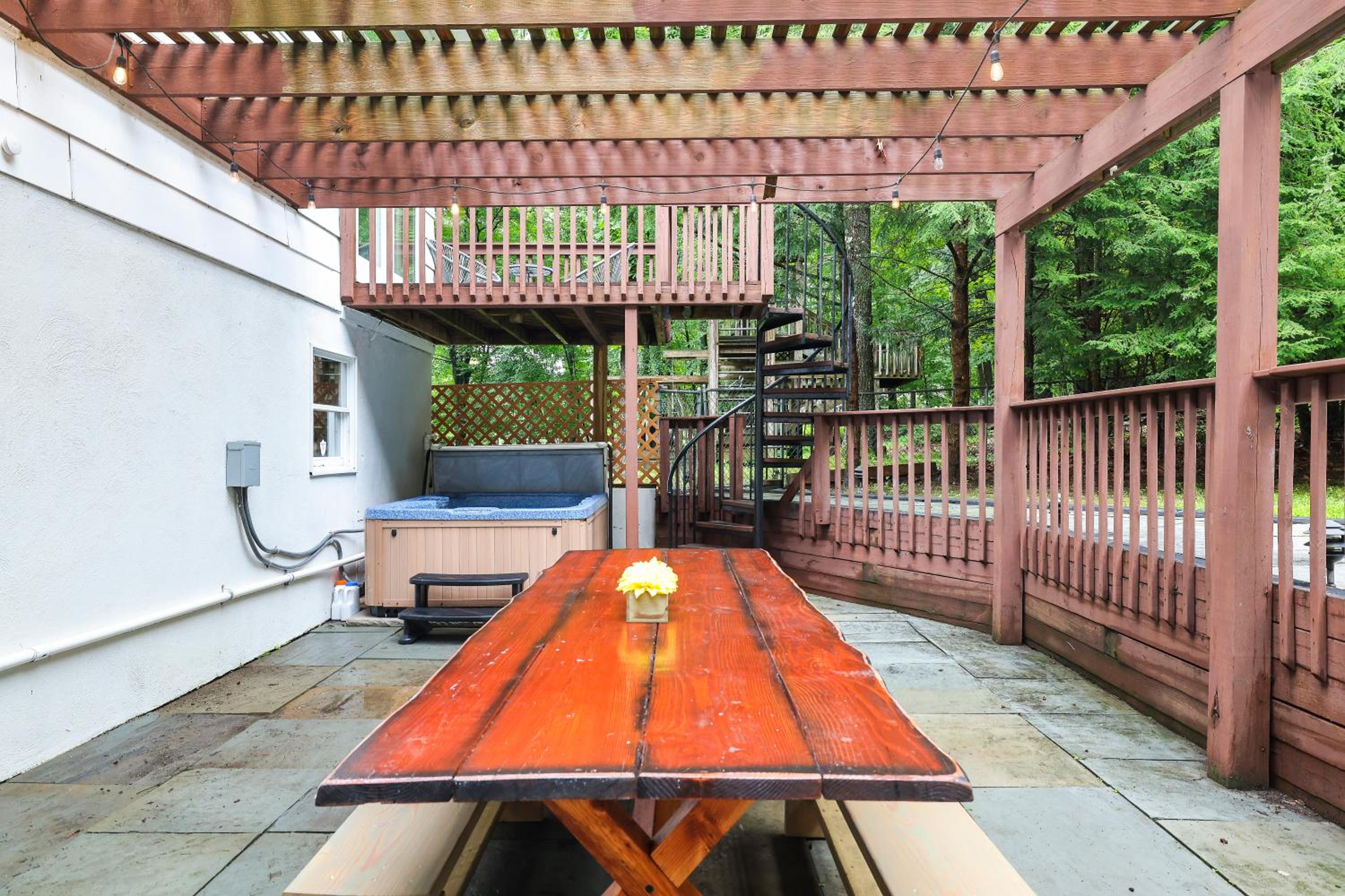 Luxury Villa with Year Round Heated Pool, Sauna, Spa & Fire Pit - Newly Redone view 4