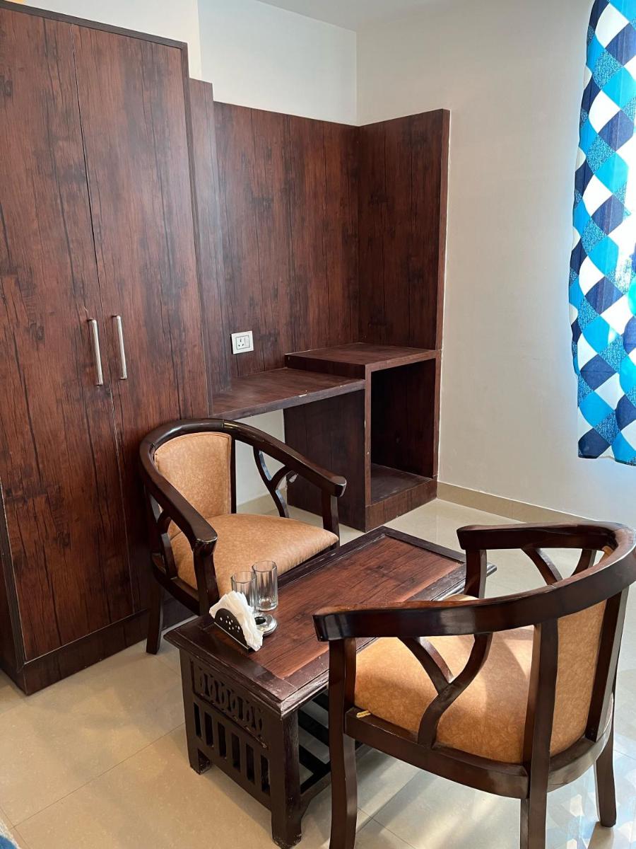 Collection O Hotel The Royal Tej Palace