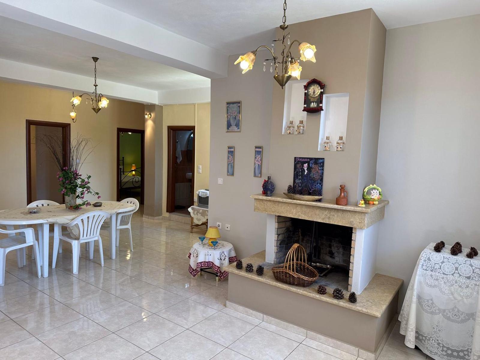 Traditional flat in Ziria - Lampiri view 5