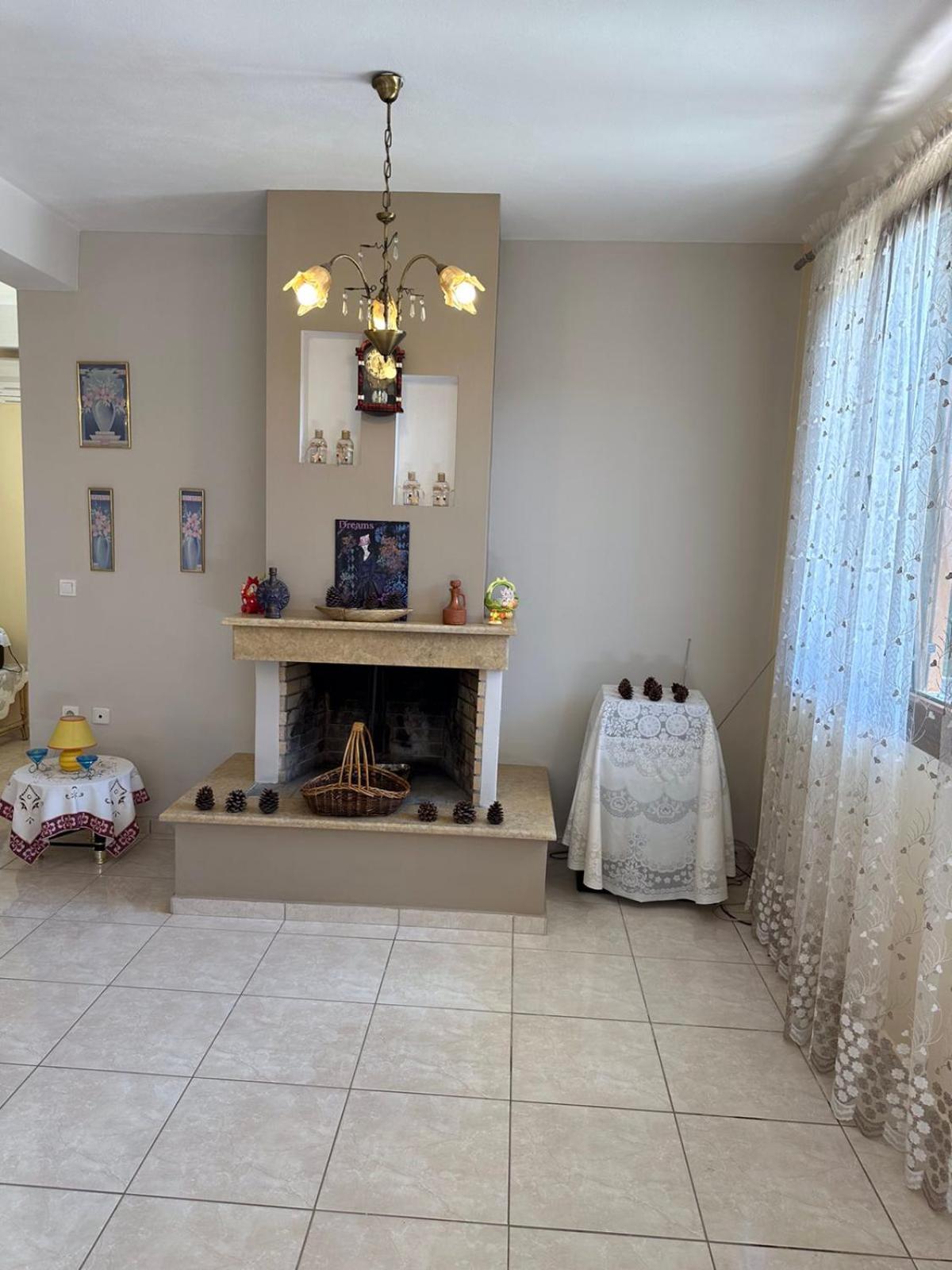 Traditional flat in Ziria - Lampiri view 2