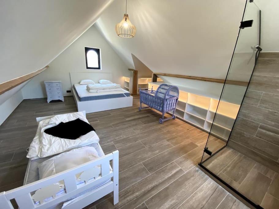 P25 Luxueuze villa met 5 kamers voor 10 personen, 760m van strand met garage en tuin