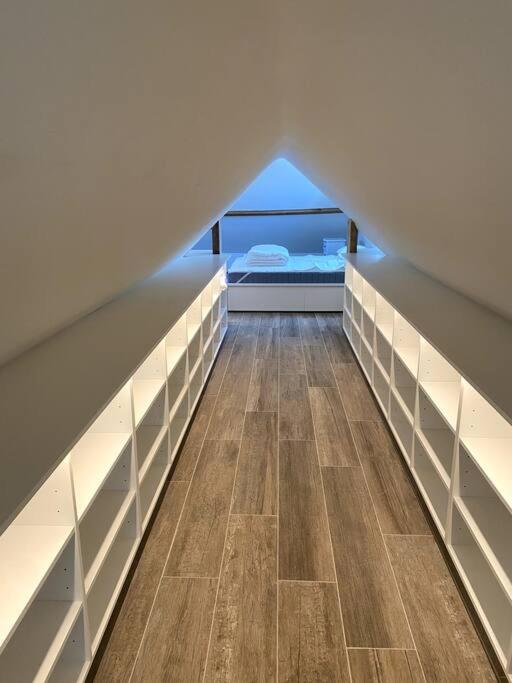 P25 Luxueuze villa met 5 kamers voor 10 personen, 760m van strand met garage en tuin