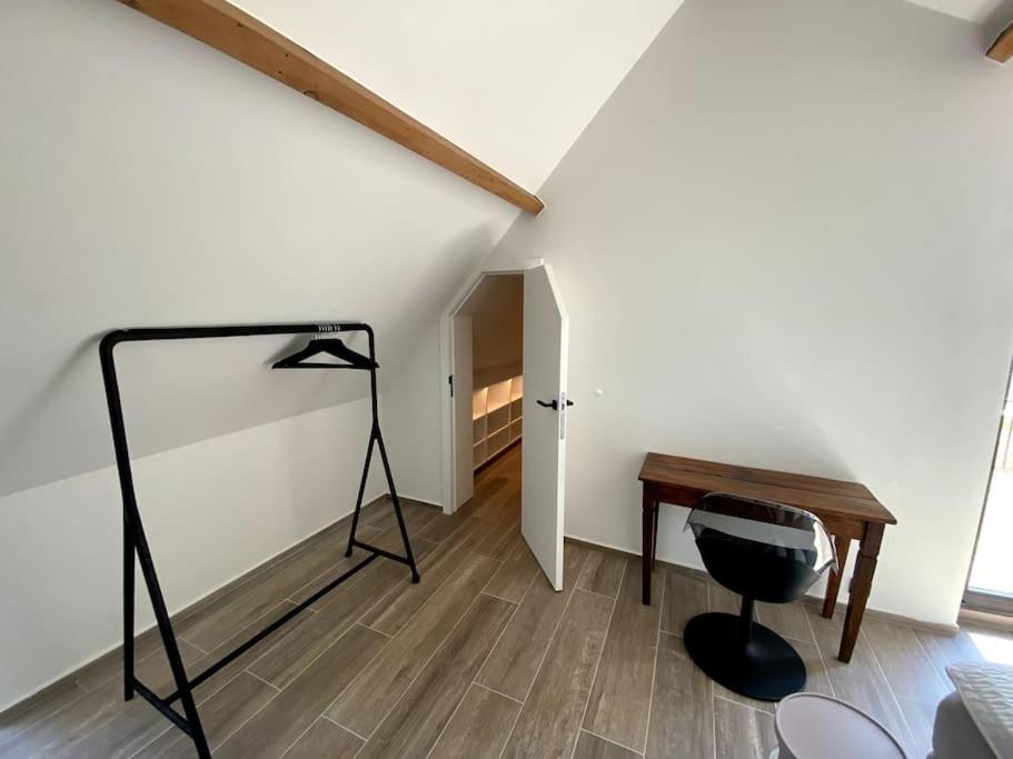 P25 Luxueuze villa met 5 kamers voor 10 personen, 760m van strand met garage en tuin