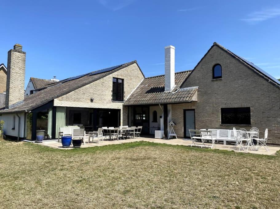 P25 Luxueuze villa met 5 kamers voor 10 personen, 760m van strand met garage en tuin