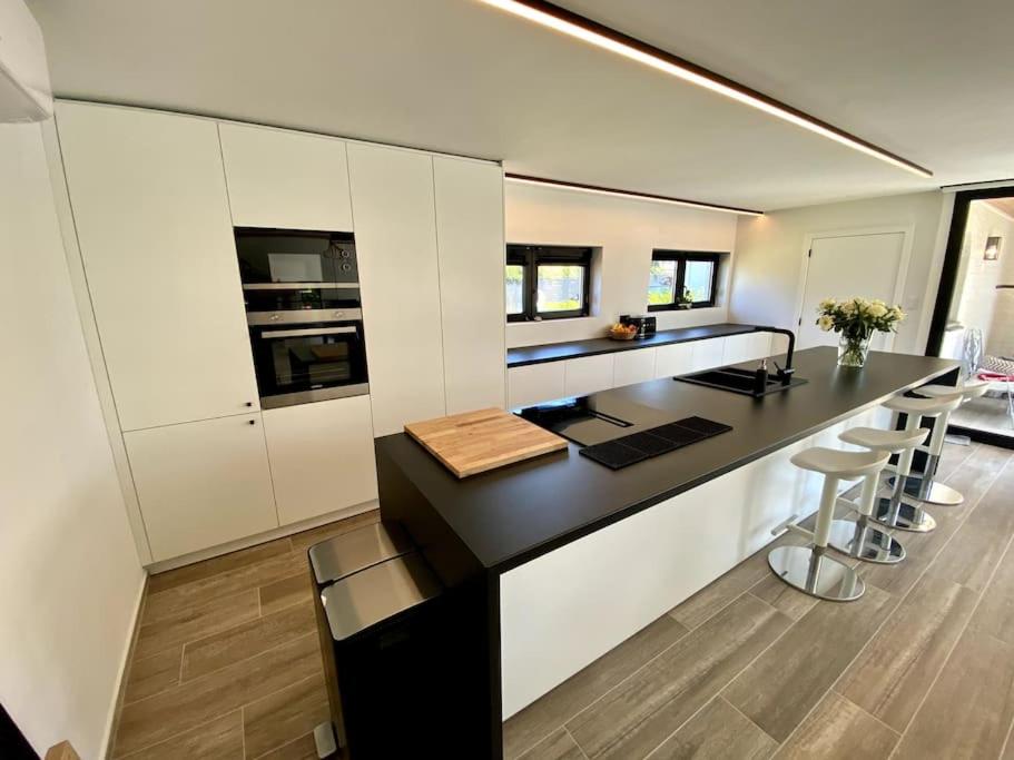 P25 Luxueuze villa met 5 kamers voor 10 personen, 760m van strand met garage en tuin