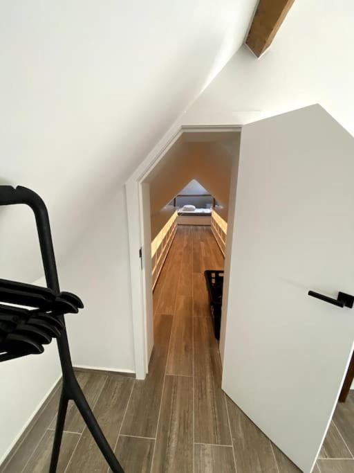 P25 Luxueuze villa met 5 kamers voor 10 personen, 760m van strand met garage en tuin