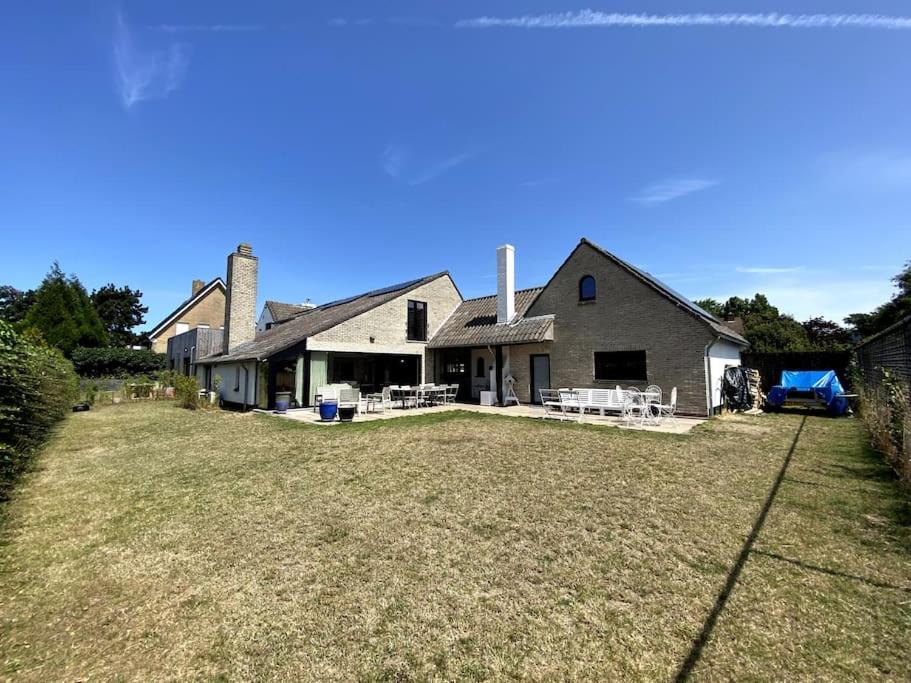 P25 Luxueuze villa met 5 kamers voor 10 personen, 760m van strand met garage en tuin