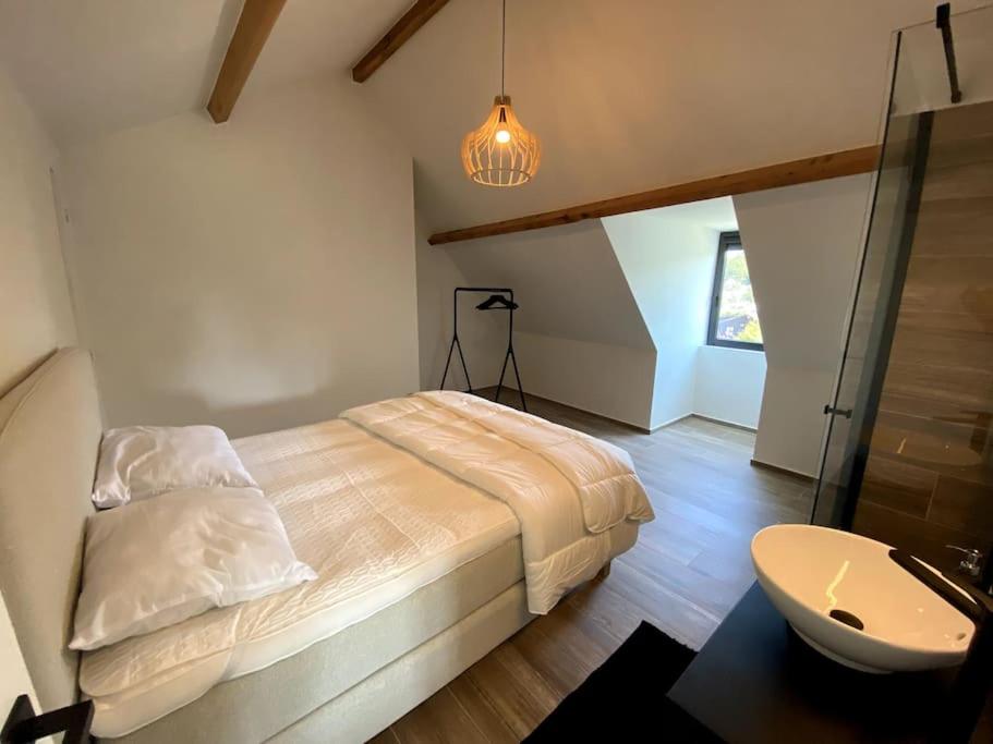 P25 Luxueuze villa met 5 kamers voor 10 personen, 760m van strand met garage en tuin