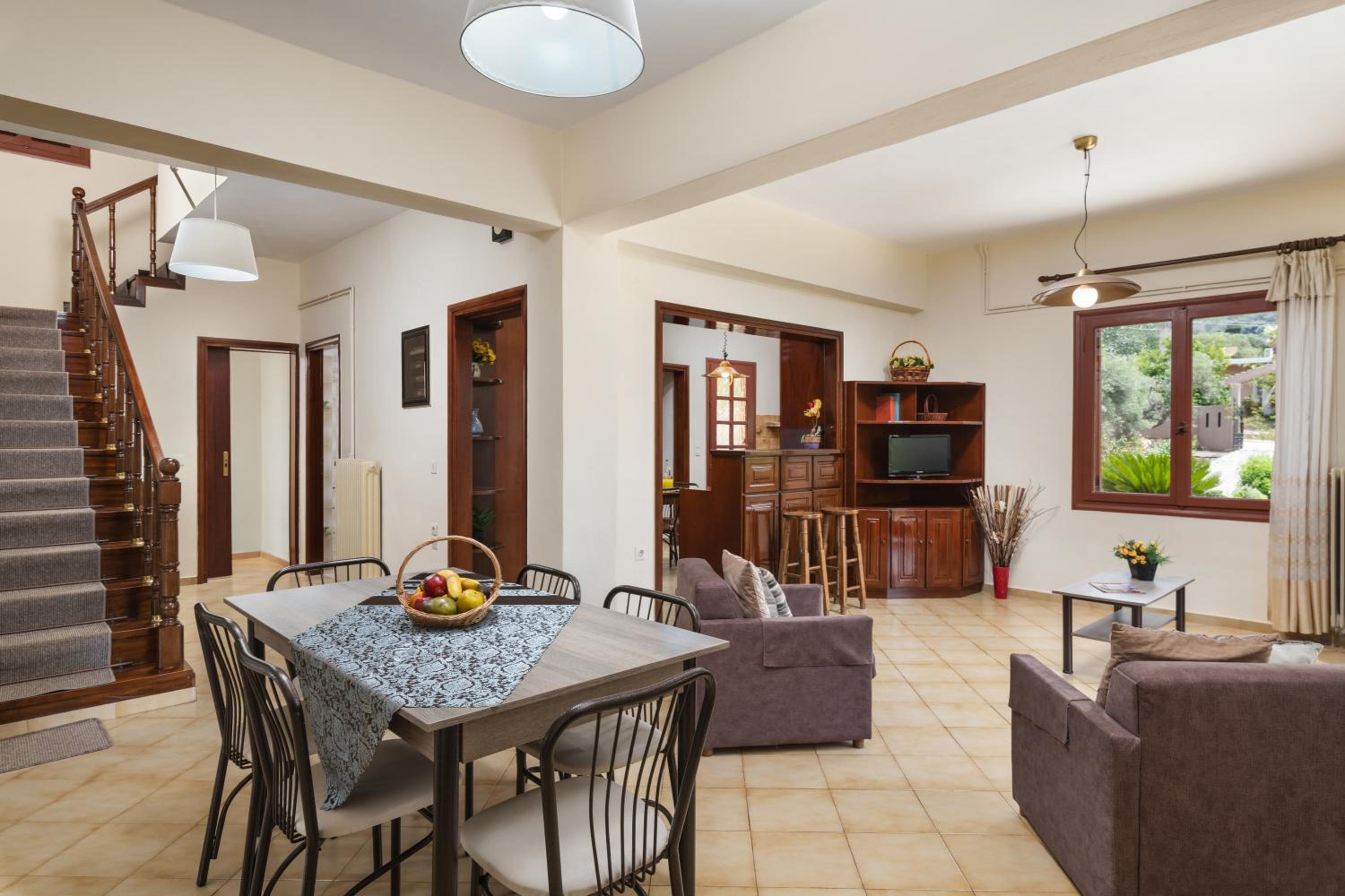 Garden House with Pool, 10min to center
