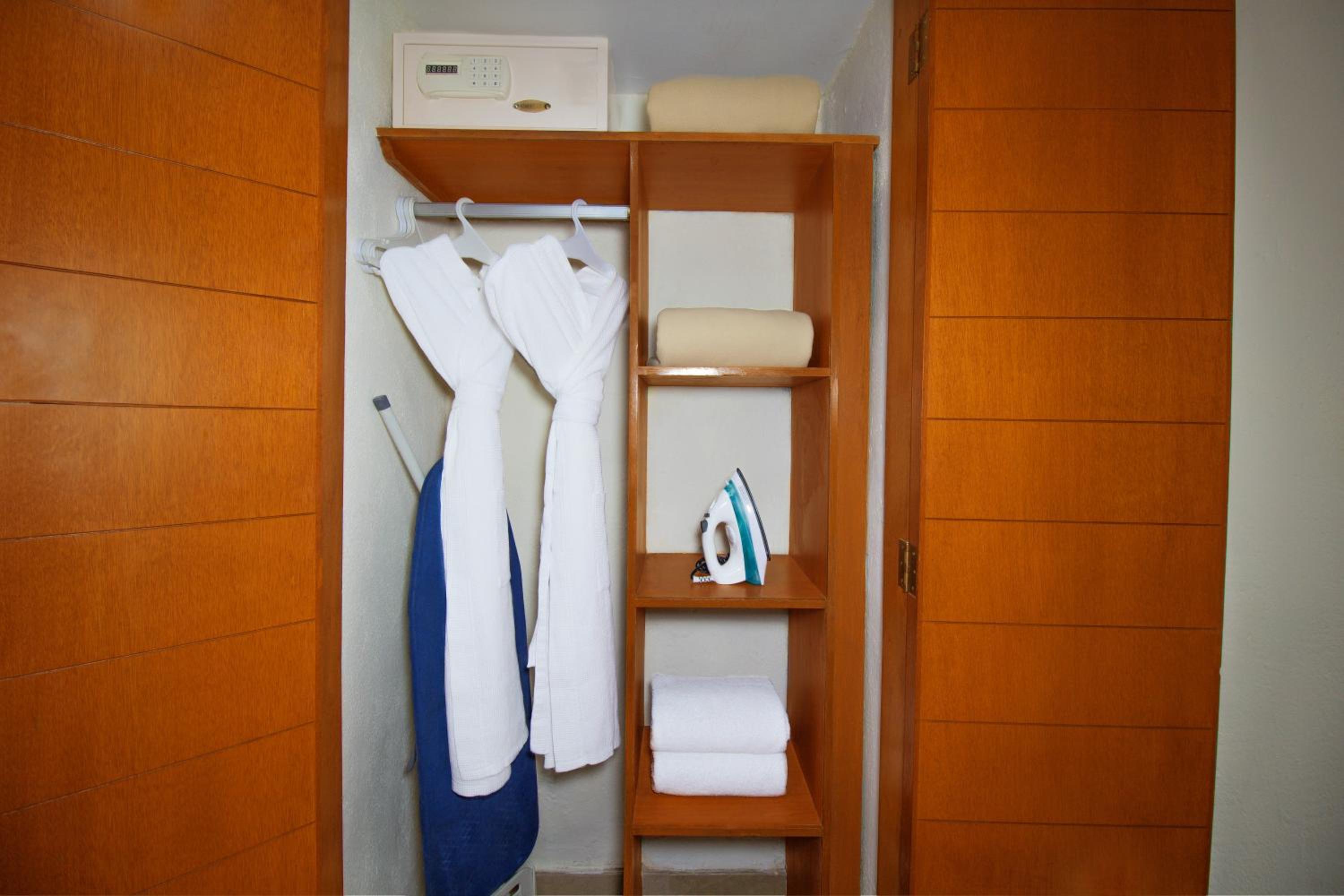 Puerto Vallarta Vacations - Plaza Pelicanos Grand Beach Resort All Inclusive - Property Image 41