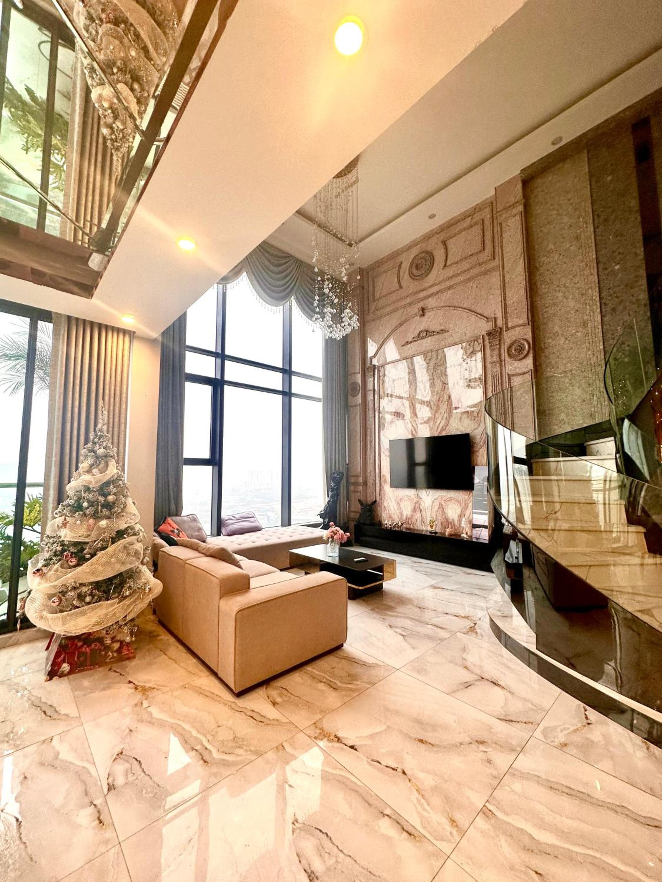 Queen Penhouse Duplex
