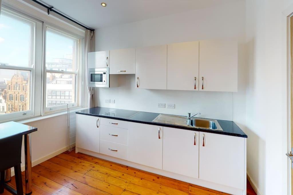Studio with Great City Views view 4
