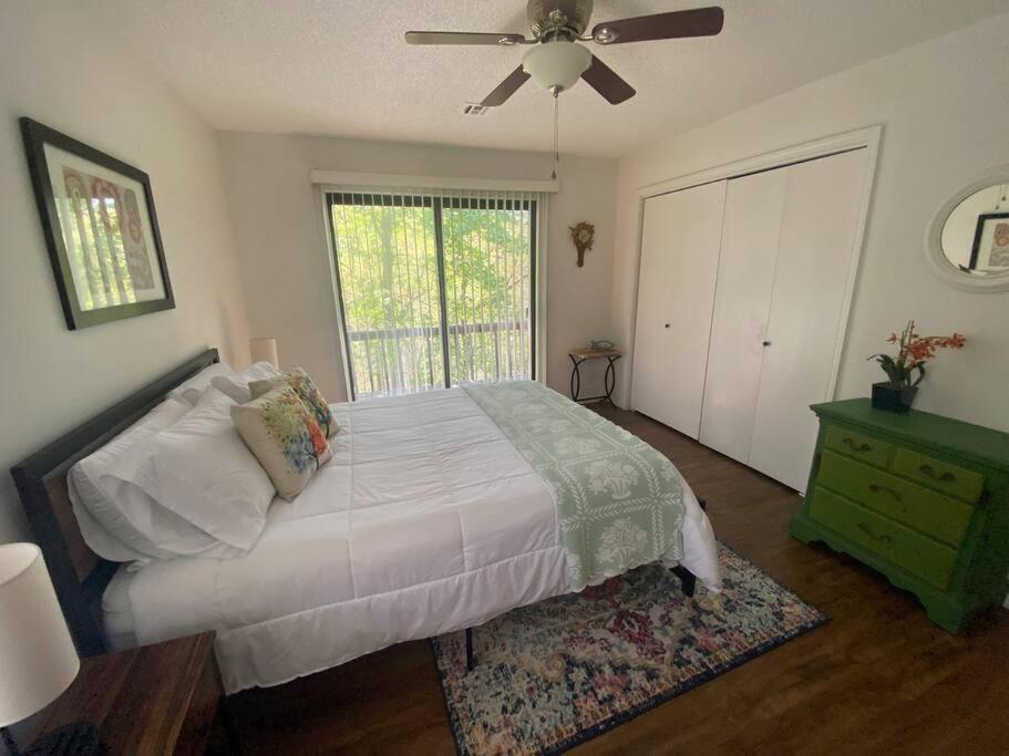 Secluded Lakeview retreat by Eureka Springs-CANOE view 5