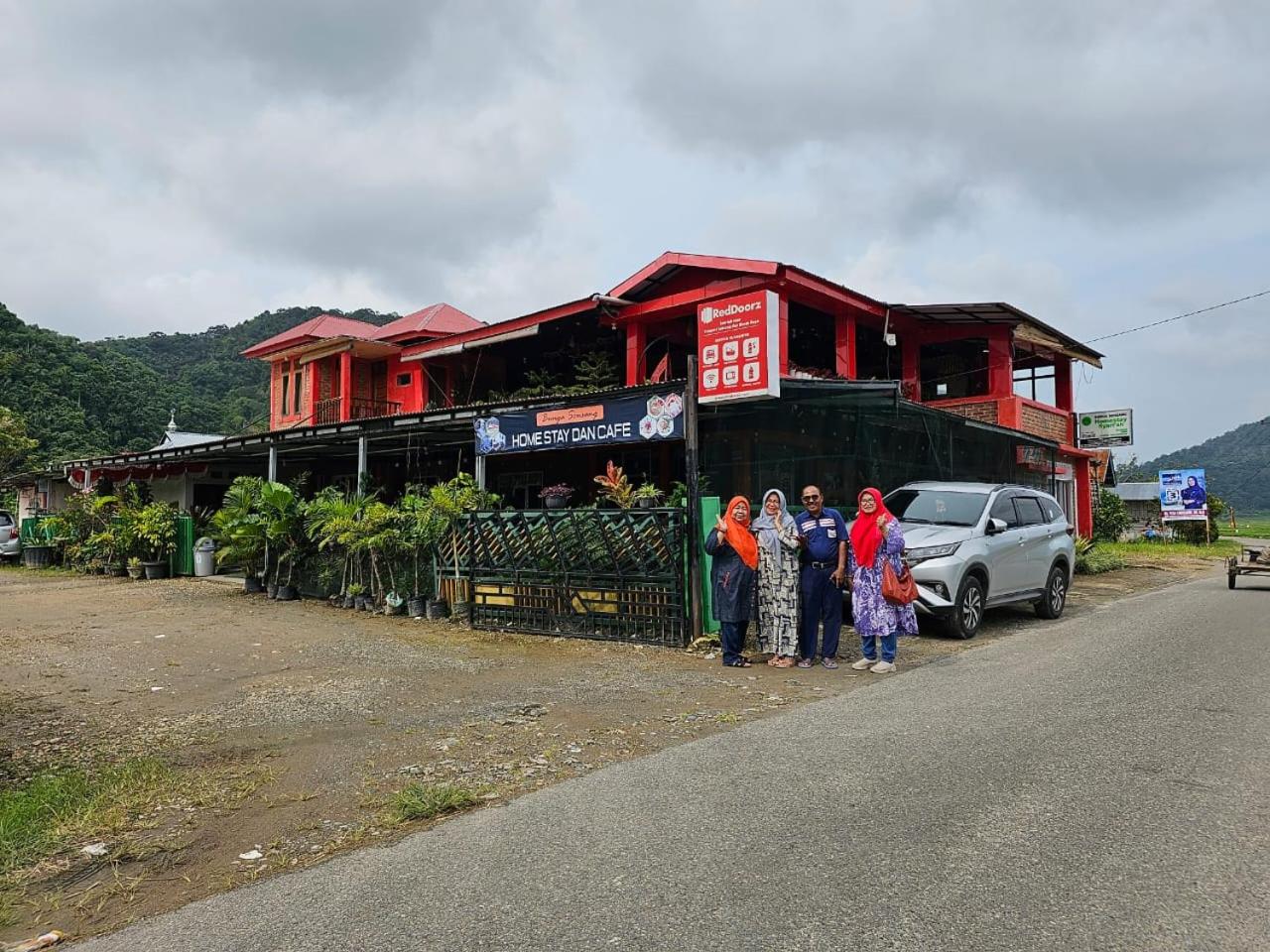 Homestay dan Cafe BungaSonsang
